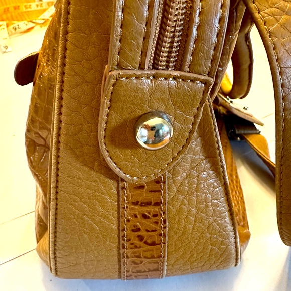 Madi Claire Satchel - Picture 5 of 16